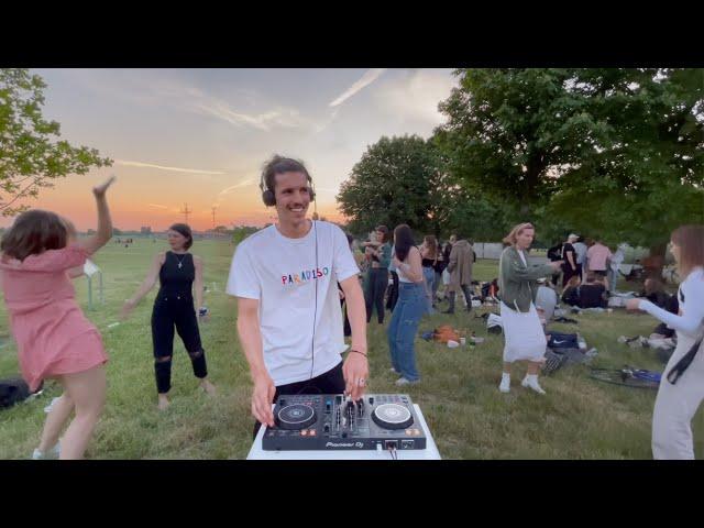 groovy house mix in a berlin park