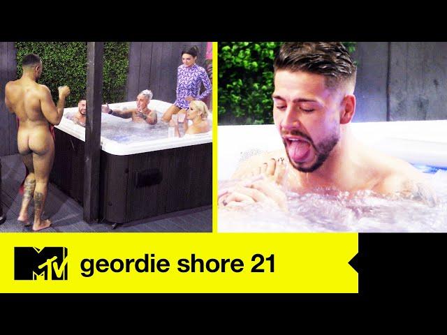 EP #1 FIRST LOOK: Amelia & New Lad Ant's Hot Tub Antics | Geordie Shore 21