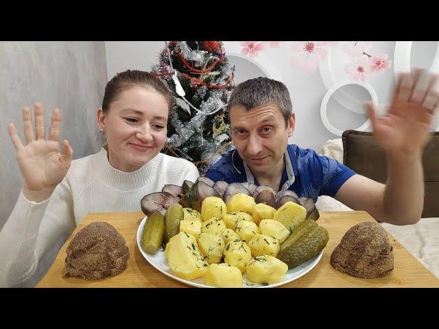 МУКБАНГ КОПЧЕНАЯ СКУМБРИЯ С КАРТОФЕЛЕМ | MUKBANG SMOKED MACKEREL WITH POTATOES #mukbang #asmrrussia