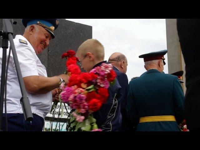 Donetsk resident celebrate victory over Nazi Germany