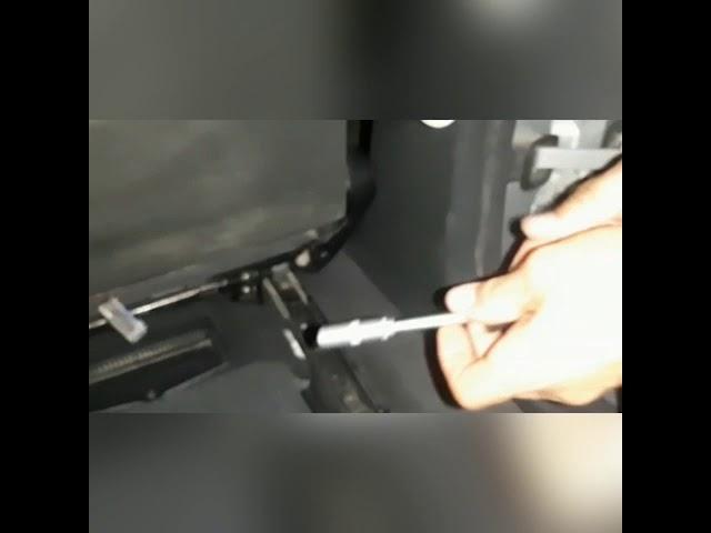 How to put or remove the seat on Mercedes-Benz (w210)