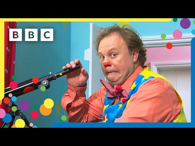 Mr Tumble and his telescope  | Mr Tumble and Friends