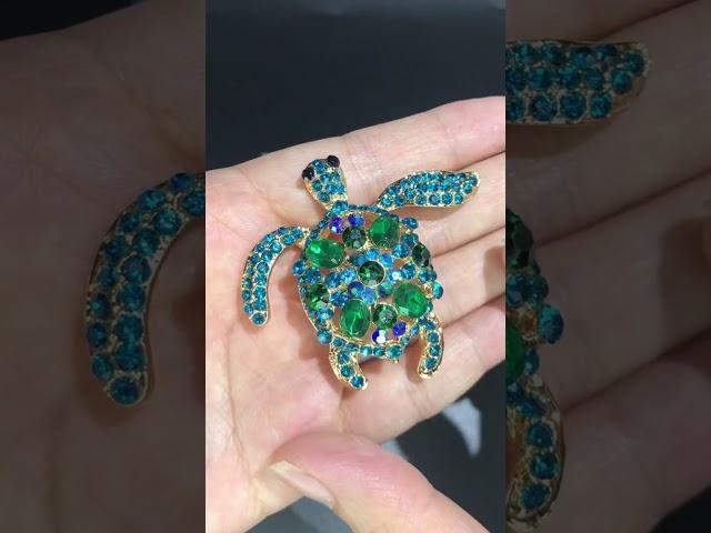 Green Rhinestone Turtle Brooch Corsage Badge Collar Pin Jewelry Party Gifts