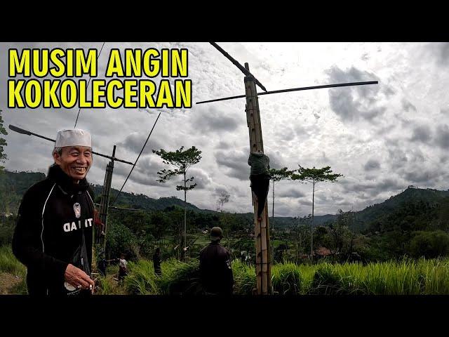 HIBURAN DI KAMPUNG SAAT MUSIM ANGIN, AJAK KELUARGA NONTON KOLECER!