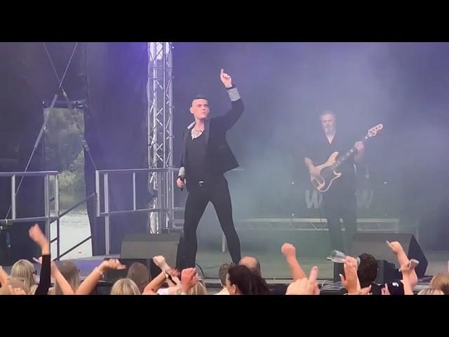 Rule The World Starring Dan Budd as Robbie Williams - Trentham Gardens 2021