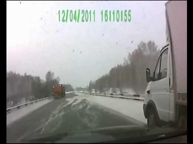 Insane Truck Drifting! Lucky Truck Driver Avoids Winter Head-on Collision