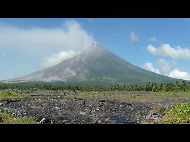 Mayon Volcano December 27, 2009 10:40AM