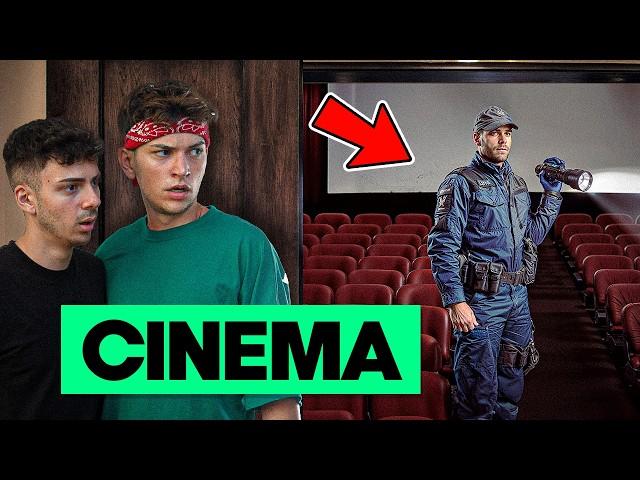 Tutta la notte infiltrati in un cinema...*denunciati*