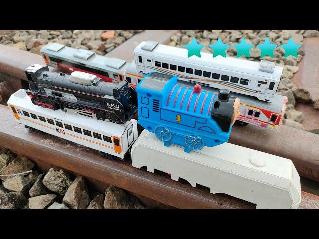 Drama Kereta Api Menemukan Vintage Perumka Thomas Railking Dan Gerbong 1