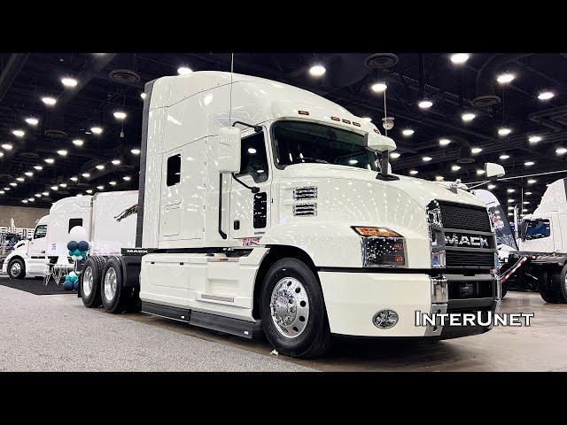 2025 Mack Anthem 64T 70" Raised Roof Sleeper SEMI Truck