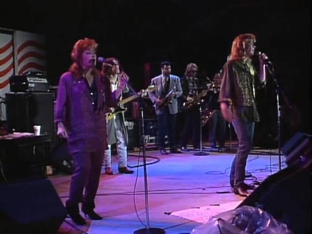 Daryl Hall with Billy Joel and Bonnie Raitt - Everytime You Go Away (Live at Farm Aid 1985)