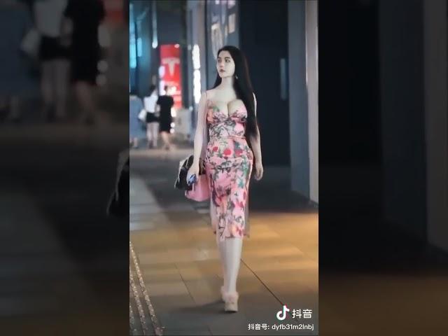 Trending tiktok/ street fashion/ bouncing boobs