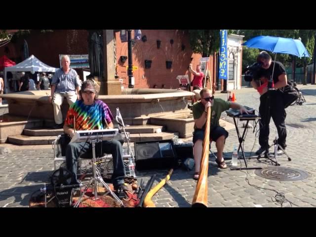 Awesome didgeridoo street performance in Portland