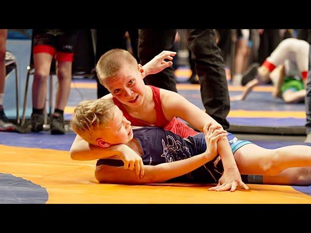 U13 Ivan Agafonov (LTU) vs Matias Tervonen (FIN) 38kg. Greco-r boys youth wrestling. B-cam-man