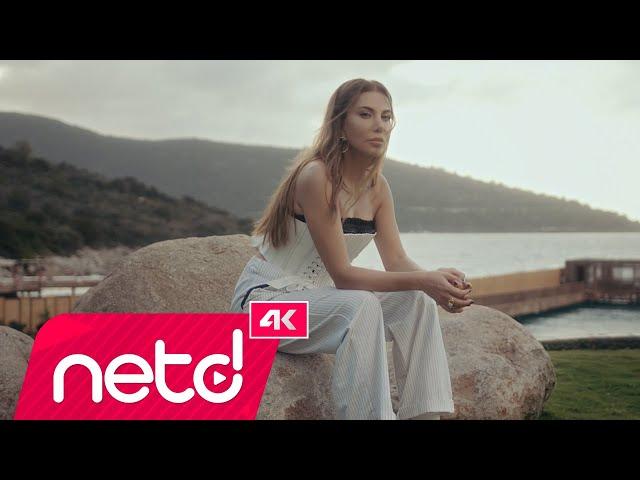 Ebru Yaşar - Yine Çalıyor