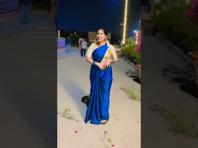 Hot South Indian telugu desi aunty dances in saree showing her white navel and curves with her moves