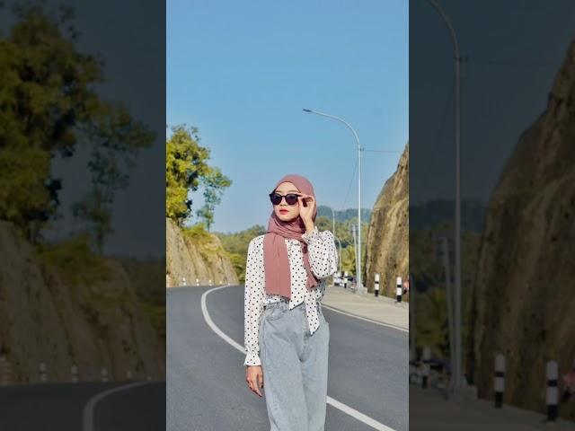 4 Ide Pose Foto Hijabers Di Jalan