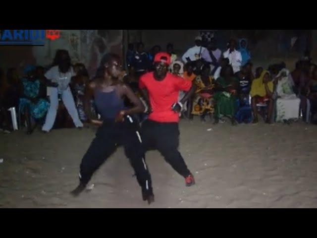 WALY GARA todjna DJILOR avec ses fans au MARIAGE de MAME BIRAME