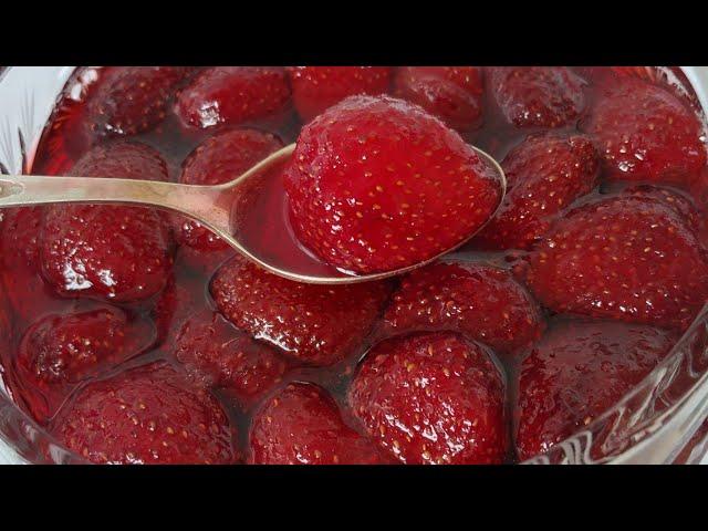 Strawberry jam. The secret to making beautiful and tasty jam