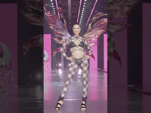 The legend of all legends. Did you catch Adriana Lima spread her wings at the #VSFashionShow?