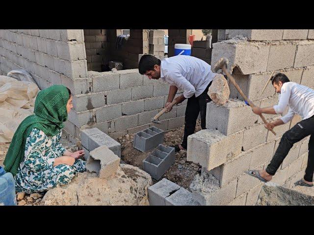 Pregnancy in the heart of nature: the young couple's effort to build a new house"