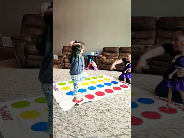 CUTE 3 YEAR OLD GIRL PLAYING TWISTER GAME ASMR #shorts #short #twister #game #shortsfeed #shortfeed