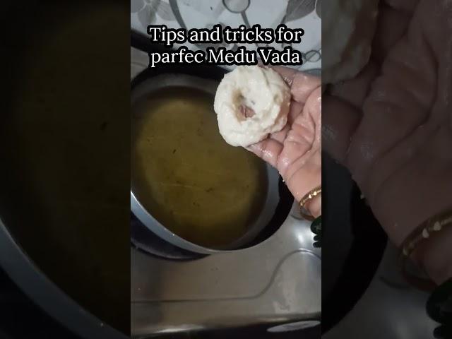 Tips and tricks for parfec Medu vada #shorts #meduvada #tips #tips_and_tricks #viral #tipsandtricks