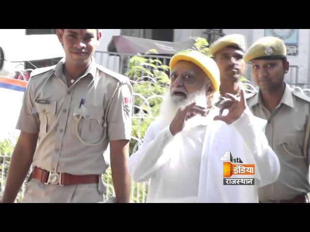 LIVE VIDEO : Asaram Bapu Starts Singing While on His Way to Court