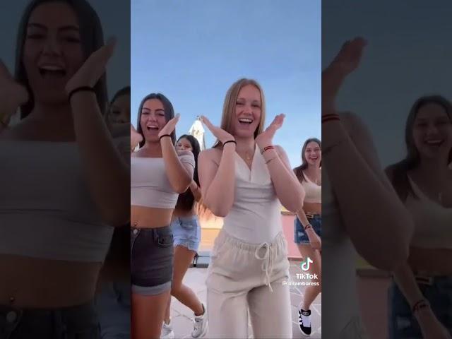 Tik tok de Karina y sus amigasss@KarinaMarina