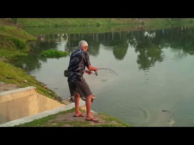 Kelana Jaya Community Lake. (Fishing)