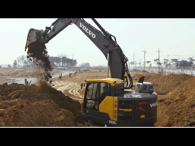 Walkaround movie ECR235E Volvo crawler excavator with short swing radius