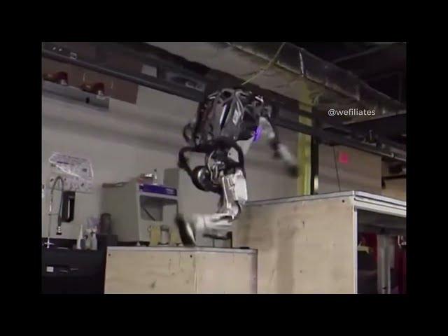 This is How Boston Dynamics Robots Evolved in 10 Years (2012-2022)