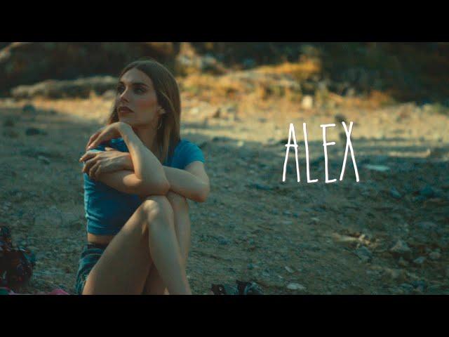 Conoce a Alex Saint | 'Ellas' estreno este domingo solo en ATRESplayer Premium