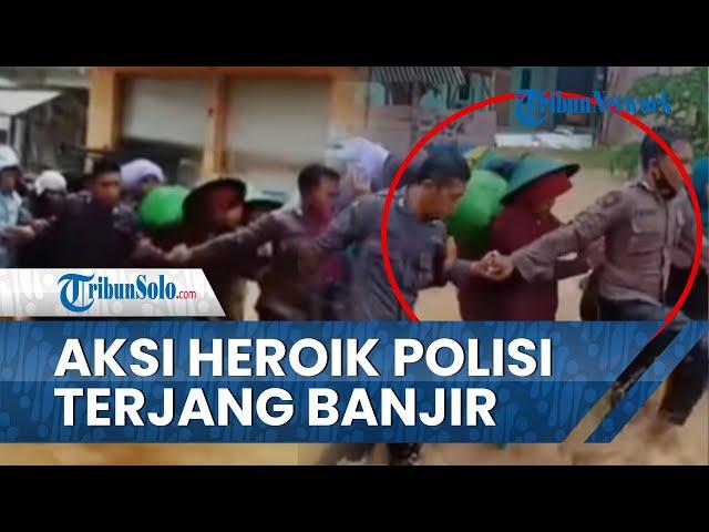 Viral Video Polisi Terjang Banjir demi Evakuasi Warga di Sumenep Madura, Saling Berpegangan Tangan