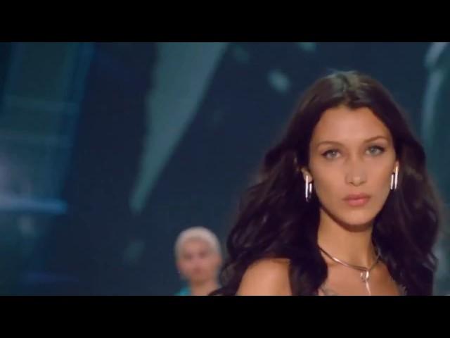 Bella Hadid -  Weeknd  on The Victorias Secret Fashion Show in Paris 2016