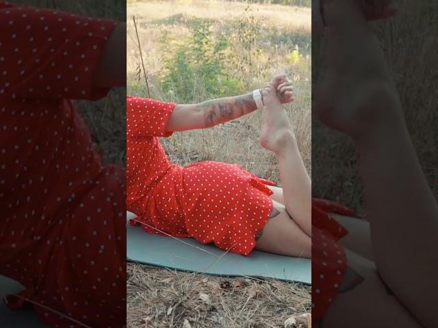 Evelina's yoga outdoors in a dress #yoga #stretching