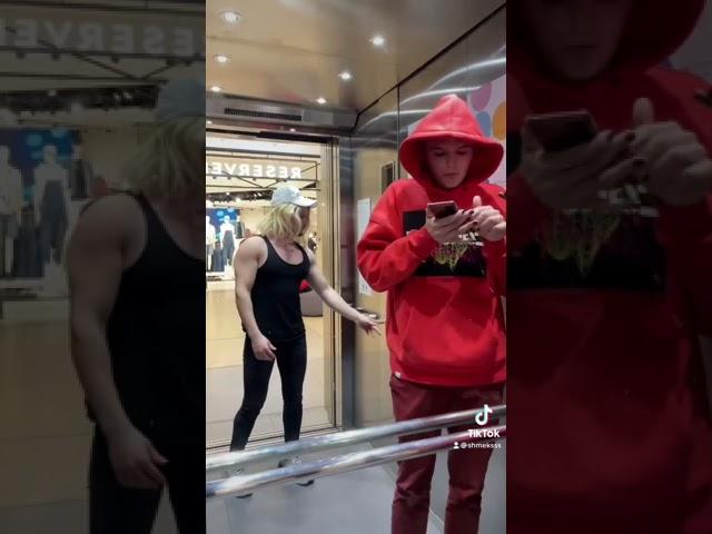 VIRAL SHMEKSSS Elevator Prank #shorts video Part  3 Когда у мужика БОЛЬШЕПРАНКРЕАКЦИИ