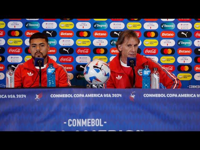 Conferencia de prensa Ricardo Gareca y Paulo Díaz previo al partido ante Argentina