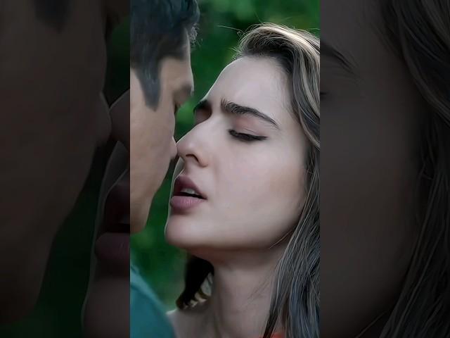 SARA ALI KHAN - KISSING SCENE #kiss #kissing #bollywood