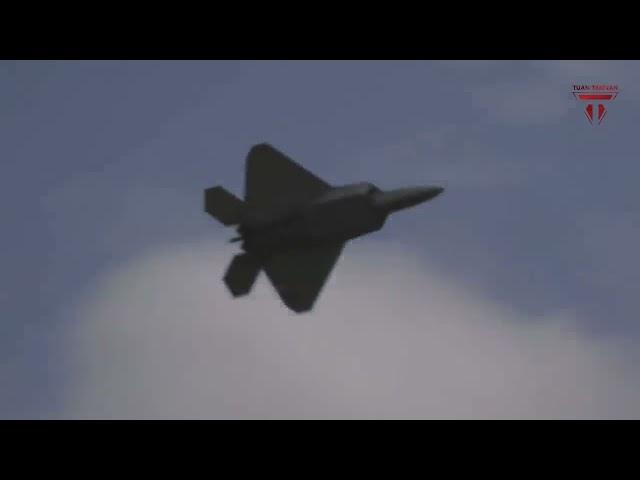 World's Most Powerful Military  Jet F 22 Raptor Shows Its Crazy Ability