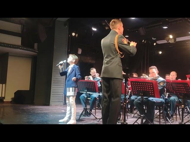 Дети из Благовещенска спели в Москве с Центральным военным оркестром