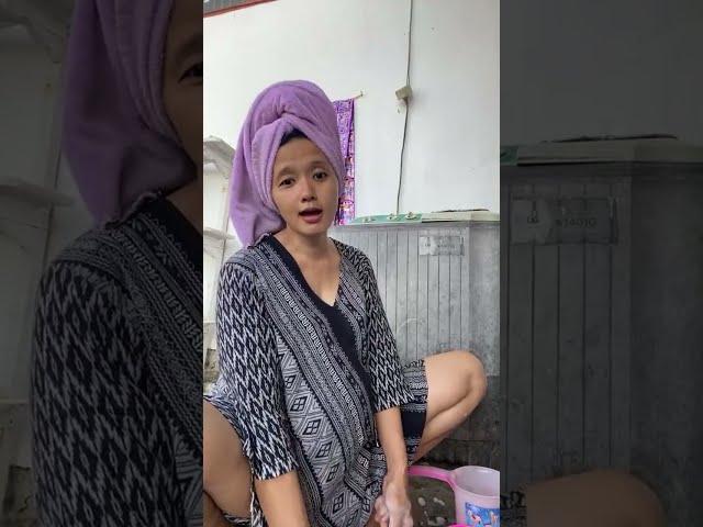 Deschah Desi Chahyati  sedang live sekarang!