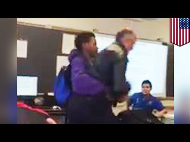 Ученик применил бросок против учителя, пытавшегося отобрать у него телефон