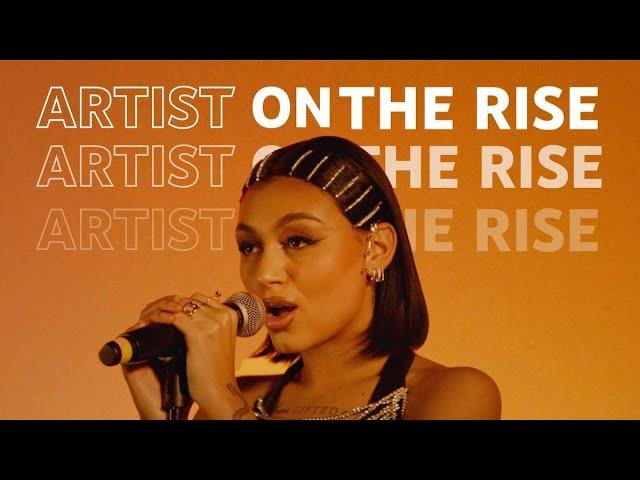 Ogee - Sors de ma tête (Live Performance) | Artist on the Rise