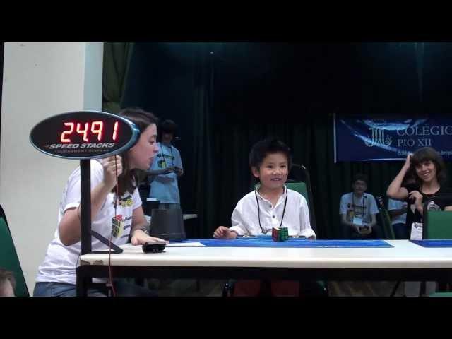 Chan Hong Lik 4 anos de idade resolve cubo mágico (rubiks cube) 24.91 segundos