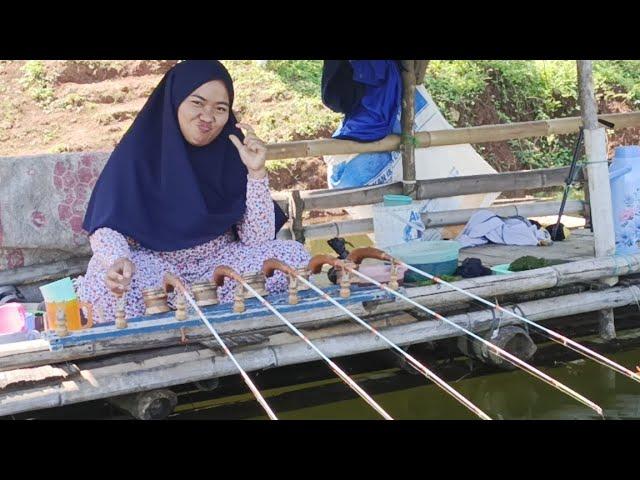 Istri Kuh Jadi Hobi Mancing Ikan