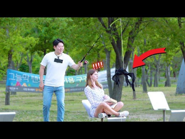 FALLING "BIG SPIDER" PRANK in Korea/ crazy reaction!!!