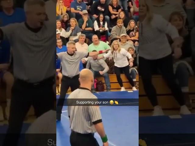 This mom was invested in her son’s wrestling match  (via @yogibearx/TT)