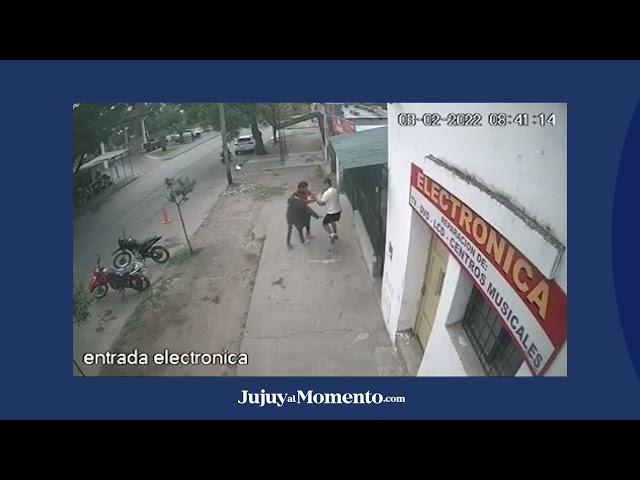 Barrio San Isidro: delincuentes apuñalaron y dejaron tirado a un policía de civil