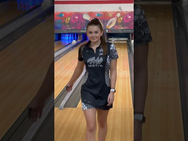 Bowling in a Dress?!? #volat #motivbowling #bowling